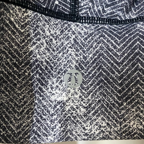 Lululemon leggings - size 2 - Picture 2 of 2
